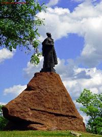 Памятник А.С. Ковпаку в Путивле