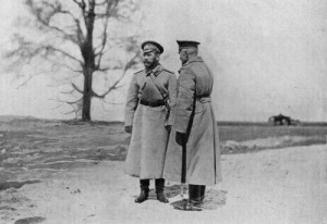 Генерал-адьютант Брусилов докладывает Николаю II обстановку на фронте. Весна 1916 г.